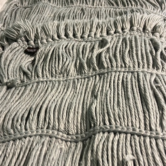 Nate Berkus chunky yarn throw blanket - Picture 3 of 6